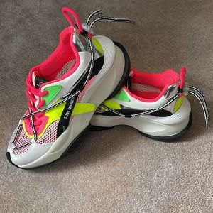 Steve Madden W' Bonanza Black / Fuchsia PU + Mesh Shoes